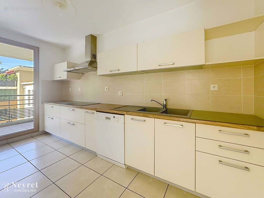 Appartement à SAINT-GENIS-LAVAL