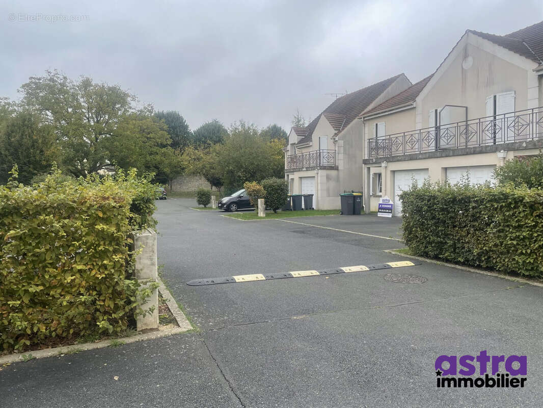 Maison à MOISSY-CRAMAYEL