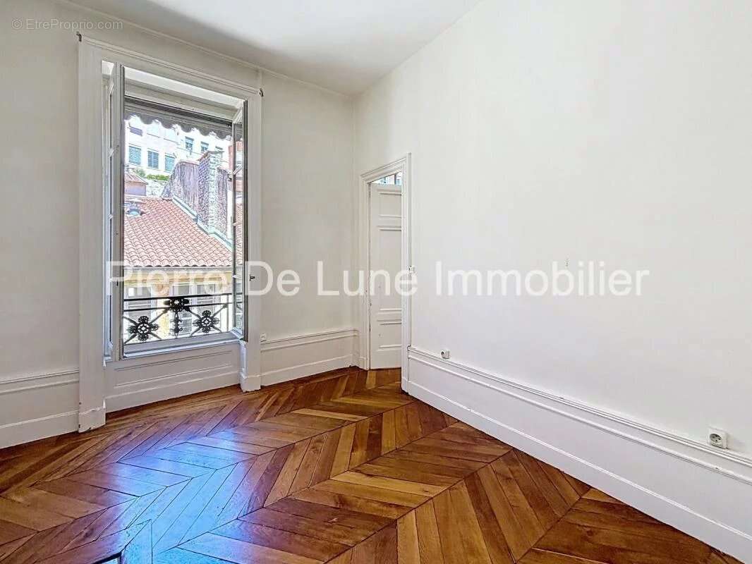 Lyon 1er – Appartement de caractère à réinventer  Charme de l'ancien, dressing, cave & grenier - photo 16