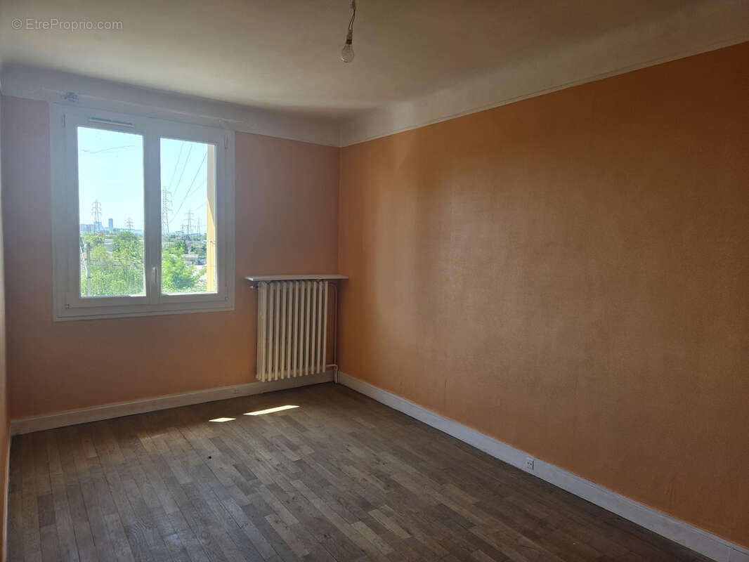 À Vendre : Grand Appartement Traversant de 4 Pièces - photo 6