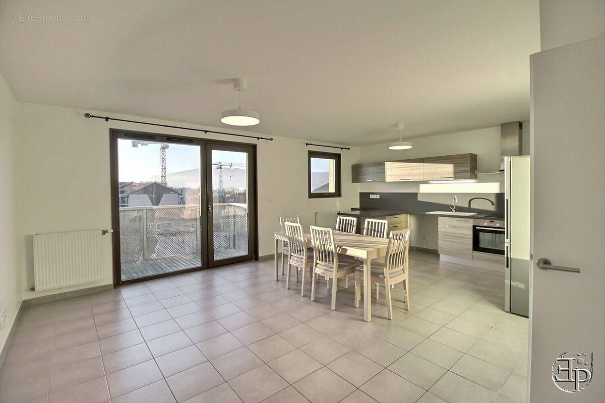 Appartement à VIRY