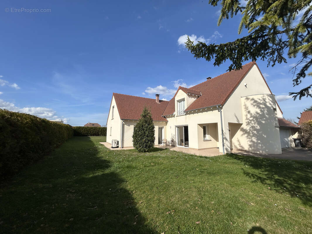 Maison à LA RIVIERE-DE-CORPS