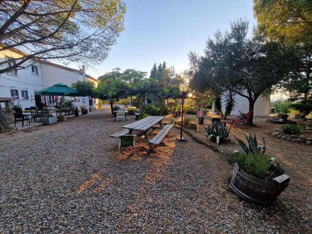 Cause retraite - ancien hotel restaurant en bordure du canal du midi - photo 8