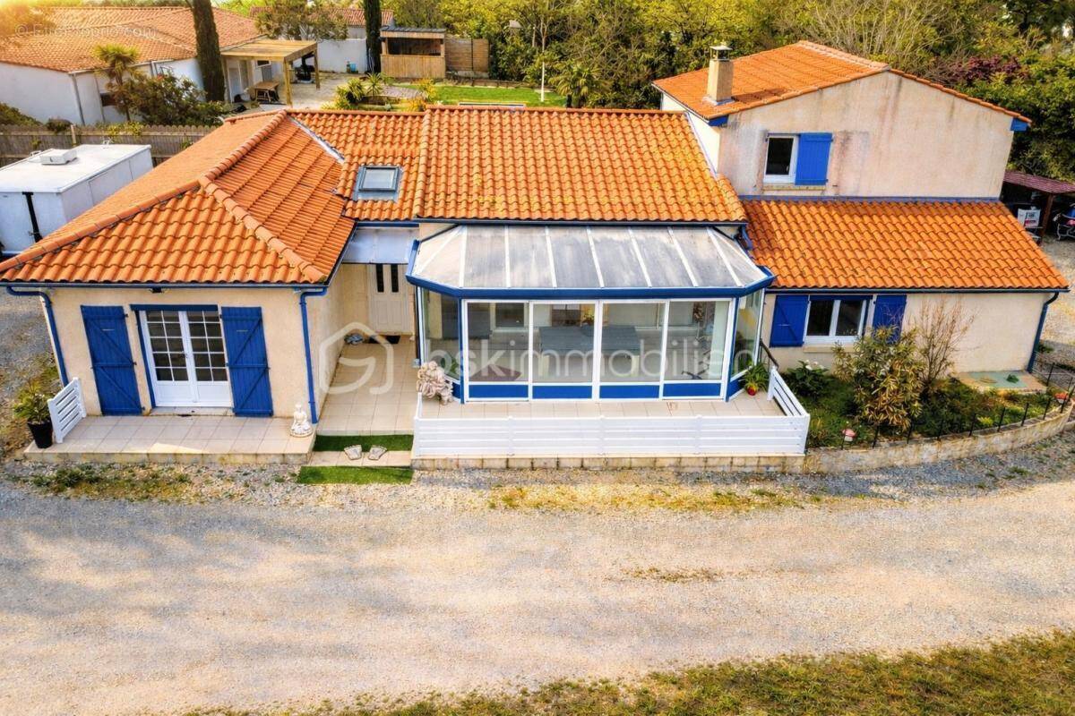 Maison à CHARRON