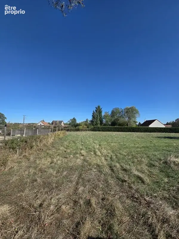 Terrain à NEUILLY-LE-REAL
