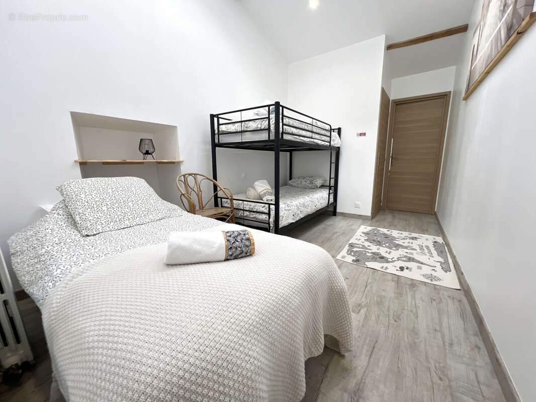 Maison à SAINT-JULIEN-MOLIN-MOLETTE