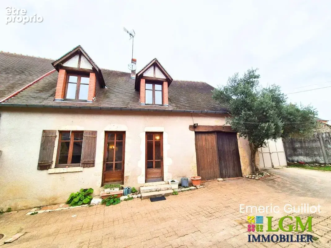Deux maisons 172 m² habitables - Garages - Atelier - Caves – Terrain clos de 690 m² – Villebarou (41000) - photo 1