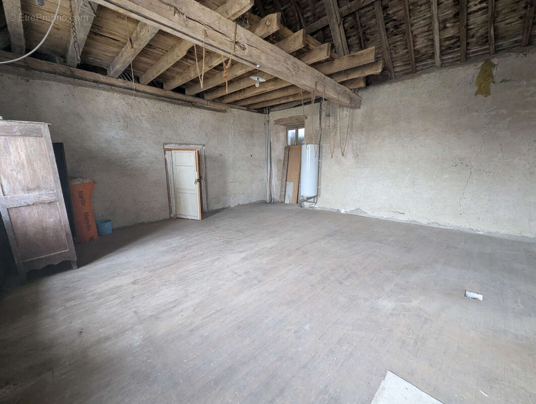 Grande maison de bourg à rénover ! - photo 15