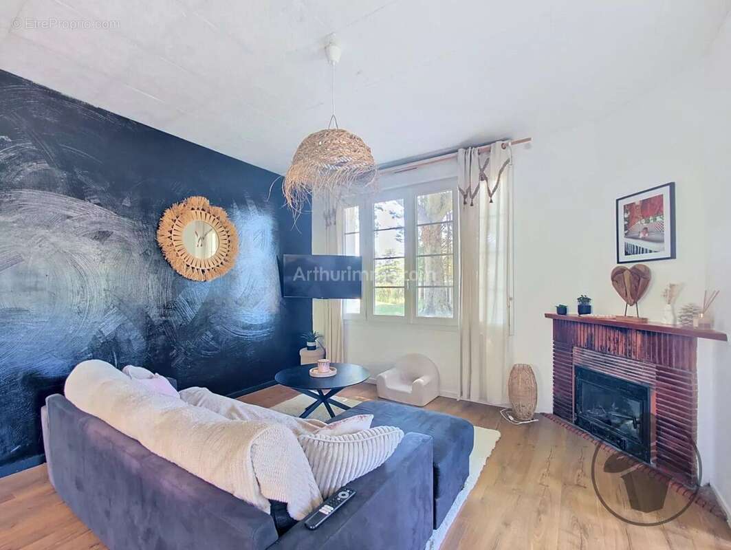 Maison à COUTRAS