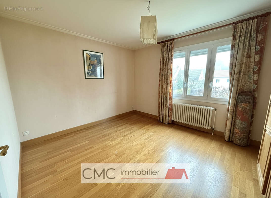 Maison 140 m² à Luisant  - photo 8
