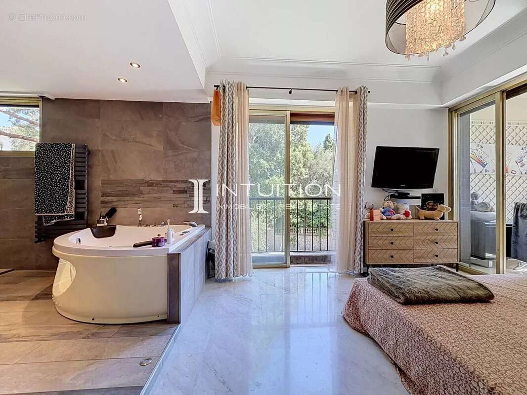 Cannes - Bénéfiat : Appartement 4 pièces traversant avec terrasses - photo 15