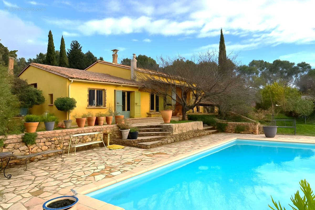 Maison à LE CASTELLET