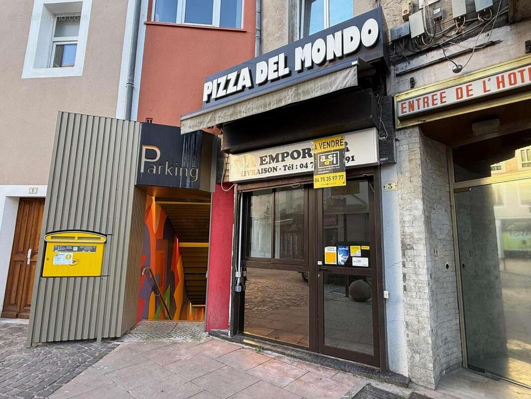   - Commerce à AUBENAS