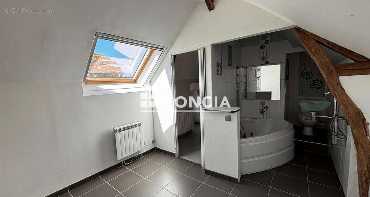Maison à CONLIE