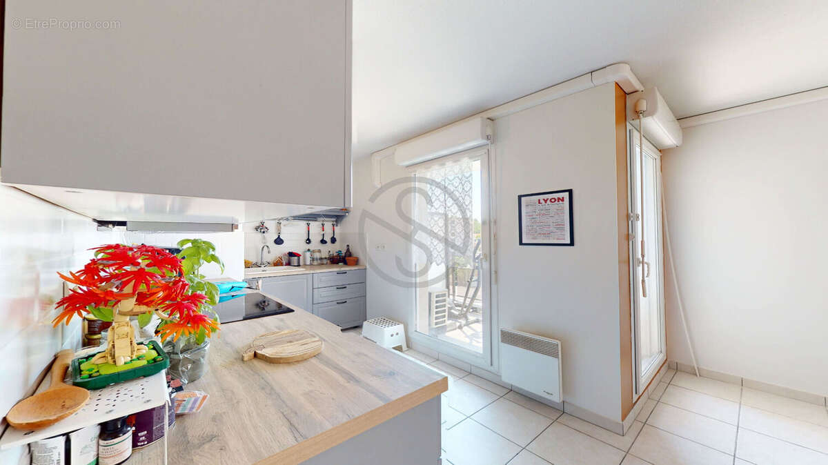 T2, Saint Fons avec Garage - photo 3