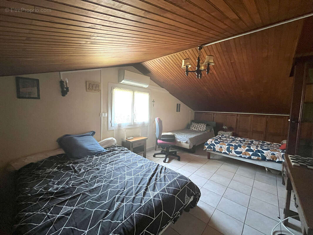 Maison à SAINT-MITRE-LES-REMPARTS