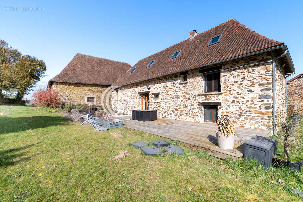 Maison à SAINT-VITTE-SUR-BRIANCE