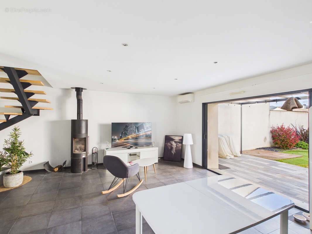 Maison à MALATAVERNE