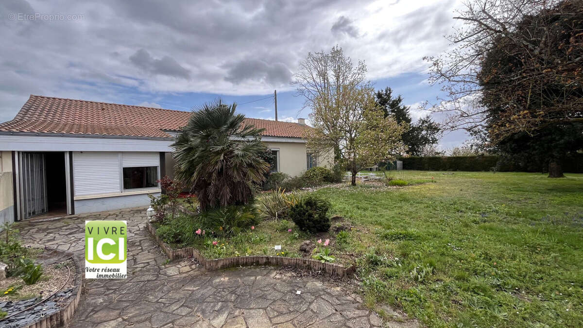 Maison à LA CHAPELLE-BASSE-MER