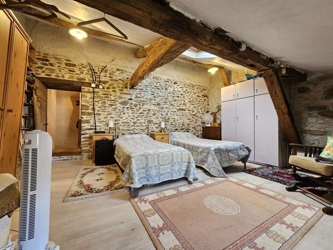 Maison à CHERVES-CHATELARS