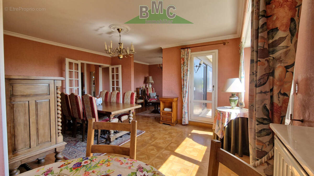 Appartement à LE PLESSIS-BOUCHARD