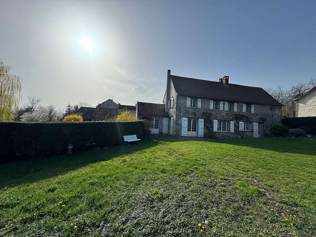 Maison à CRESPIERES