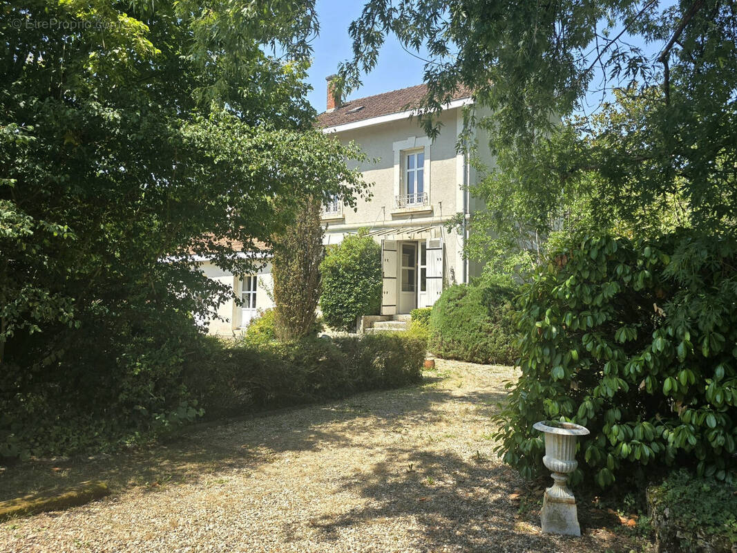 Maison à SAINT-LEON-SUR-L'ISLE