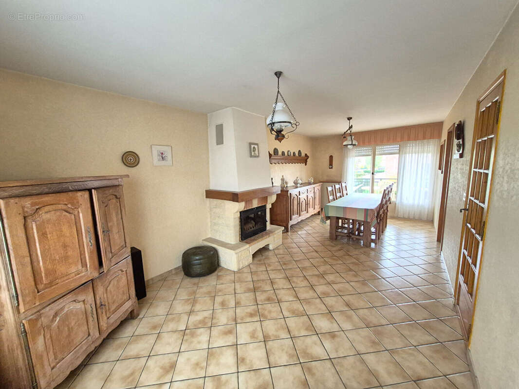 Maison à HALLENNES-LEZ-HAUBOURDIN