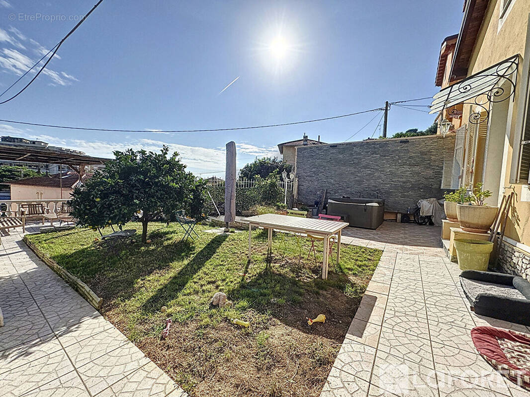 Maison à ROQUEBRUNE-CAP-MARTIN