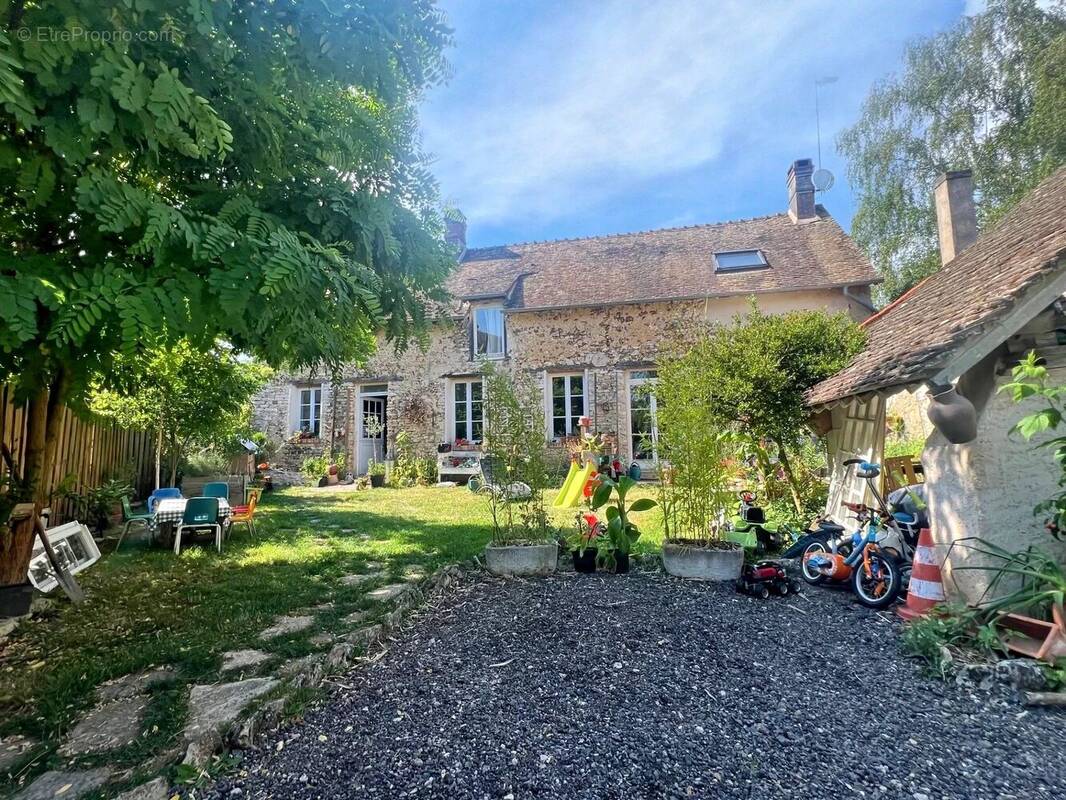 Maison à HOUDAN