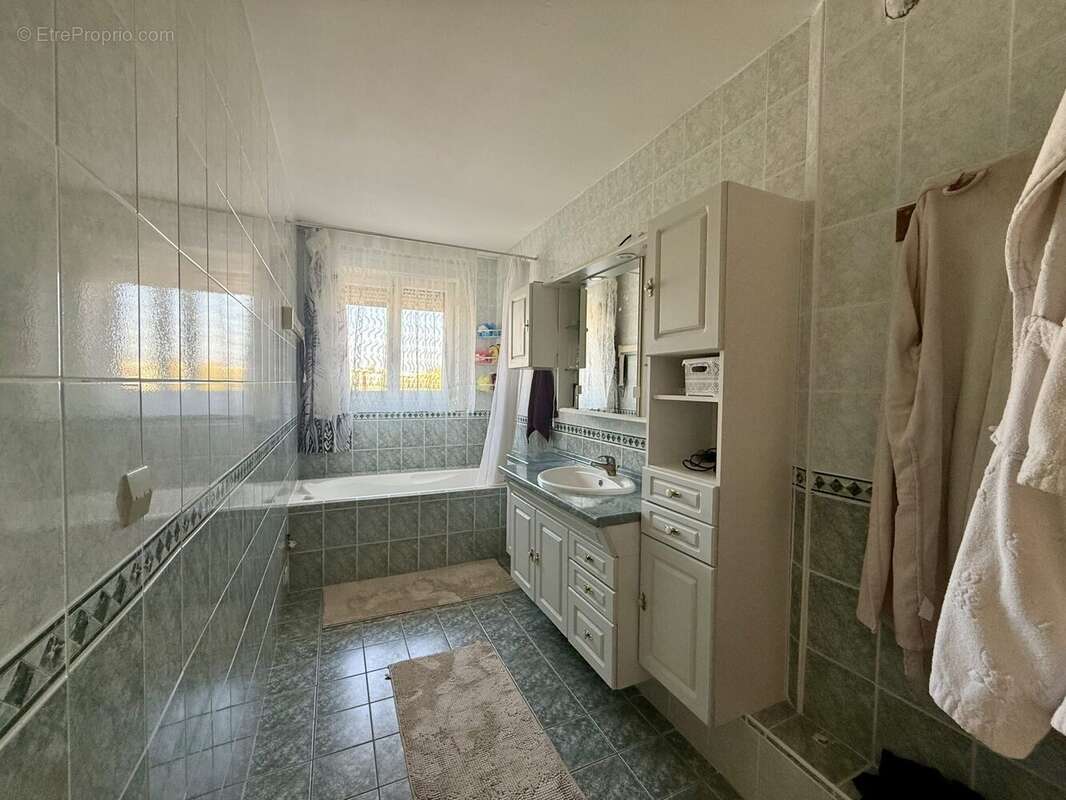 Appartement à SAINT-JEAN-DE-LA-RUELLE