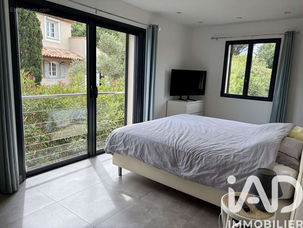 Maison 135 m² à Cogolin  - photo 5