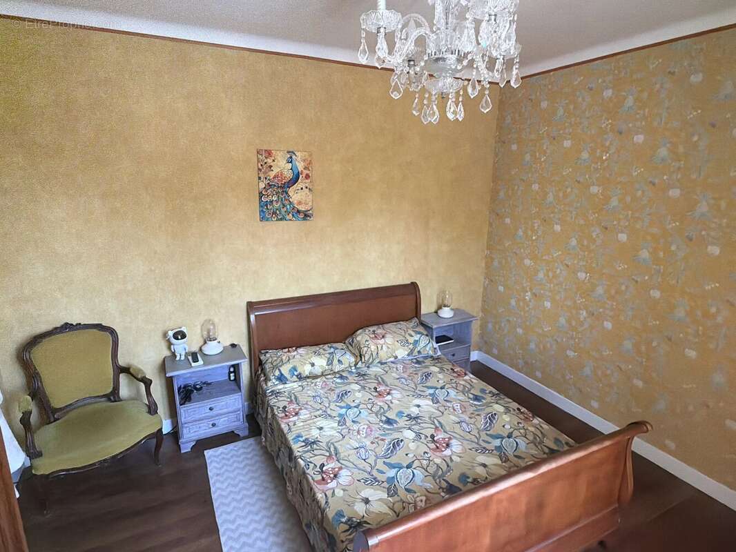 Maison individuelle rénovée de 4 chambres, située à la lisière d'une ville animée - photo 8