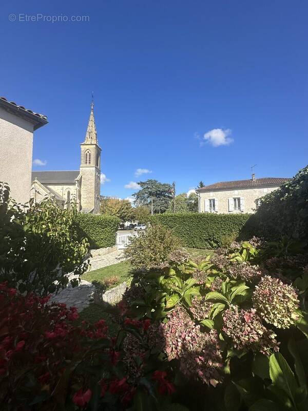 VUE SUR LE JARDIN - Maison à LAROQUE-TIMBAUT
