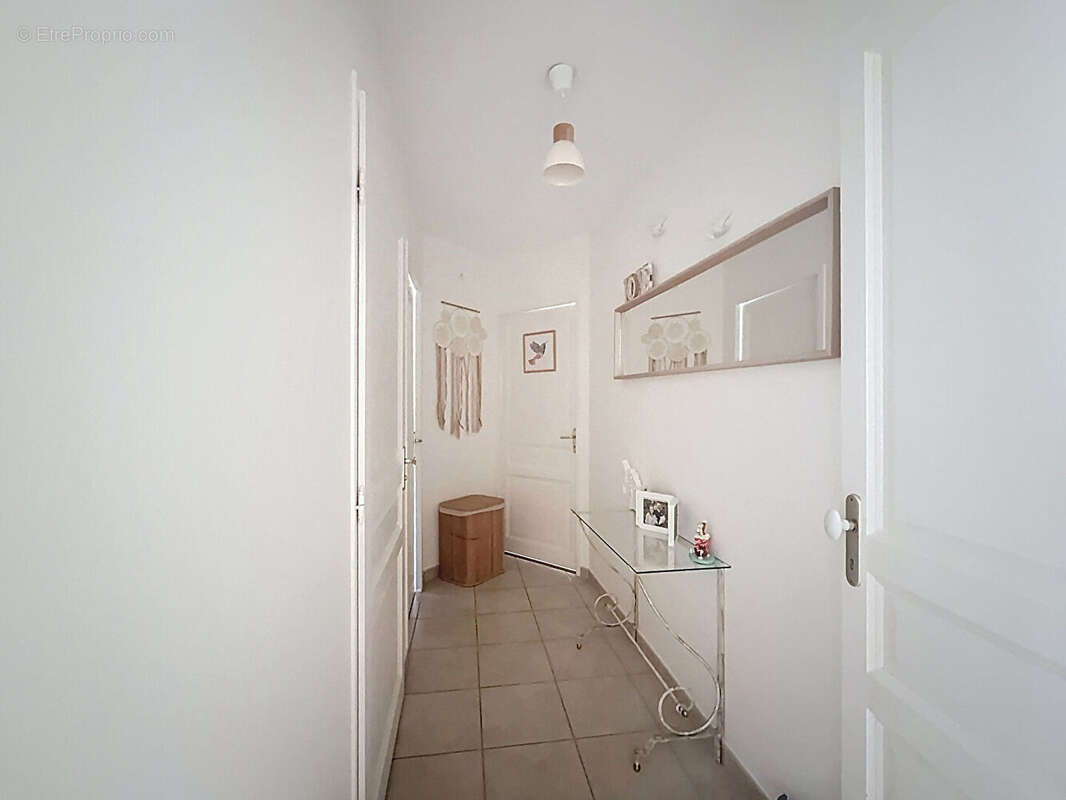 Appartement à VILLIEU-LOYES-MOLLON