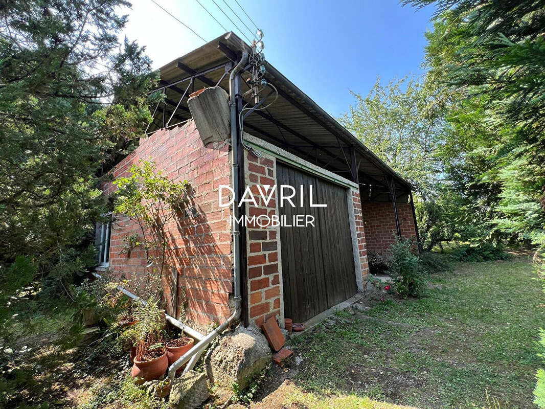 Terrain à CHANTELOUP-LES-VIGNES