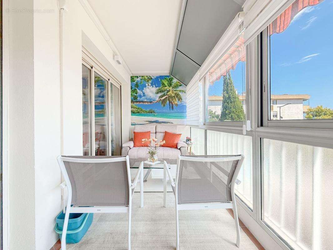 Appartement à SAINT-LAURENT-DU-VAR