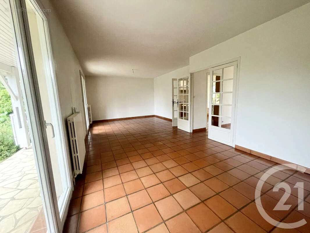 Maison 119 m² à L'isle-Jourdain  - photo 6