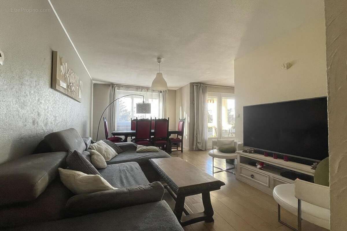 Appartement 91 m² à Decines-Charpieu  - photo 4
