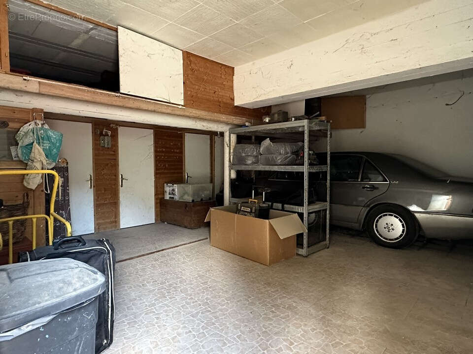 À vendre, moitié droite d’une magnifique maison de maître avec garage et jardin - photo 39