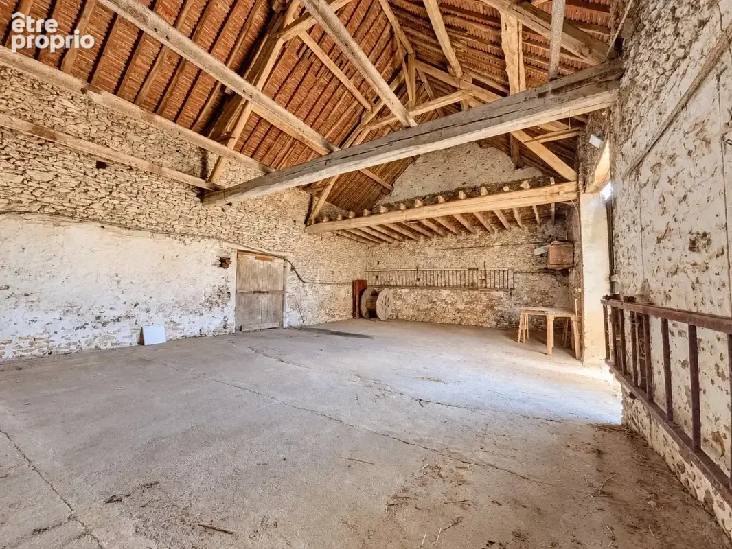Ref 2324 - Maison avec grange, fort potentiel - photo 3