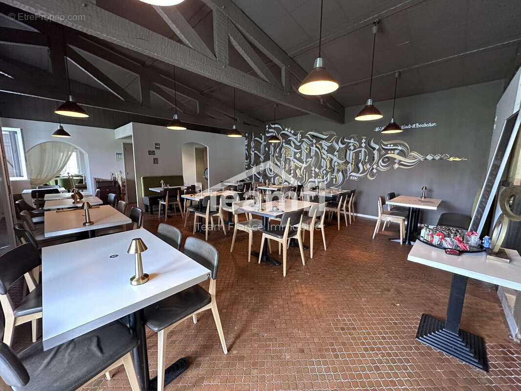 Commerce à SAINT-REMY-SUR-DUROLLE