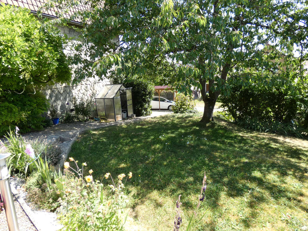 Maison à Laon   Jardin clos, 2 chambres, bureau rénové et carport - photo 3