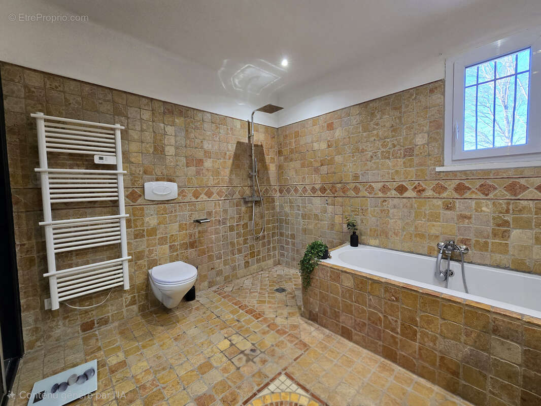 Maison à L'ISLE-SUR-LA-SORGUE