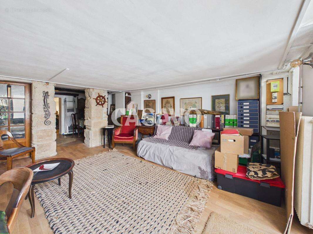 Appartement à PARIS-1E