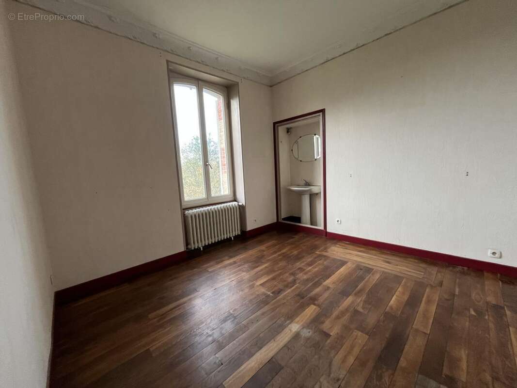 Maison 98 m² à Thorigne-Sur-Due  - photo 8