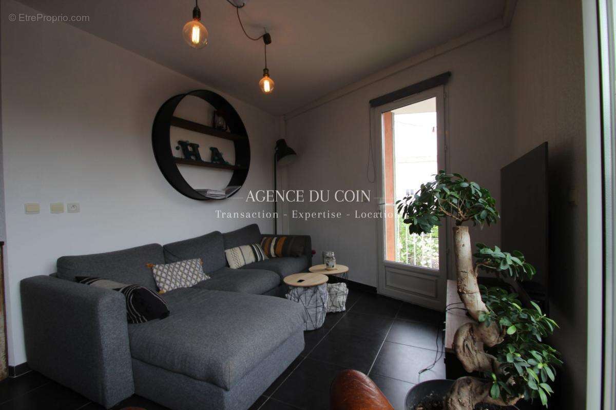 Appartement à LE MUY