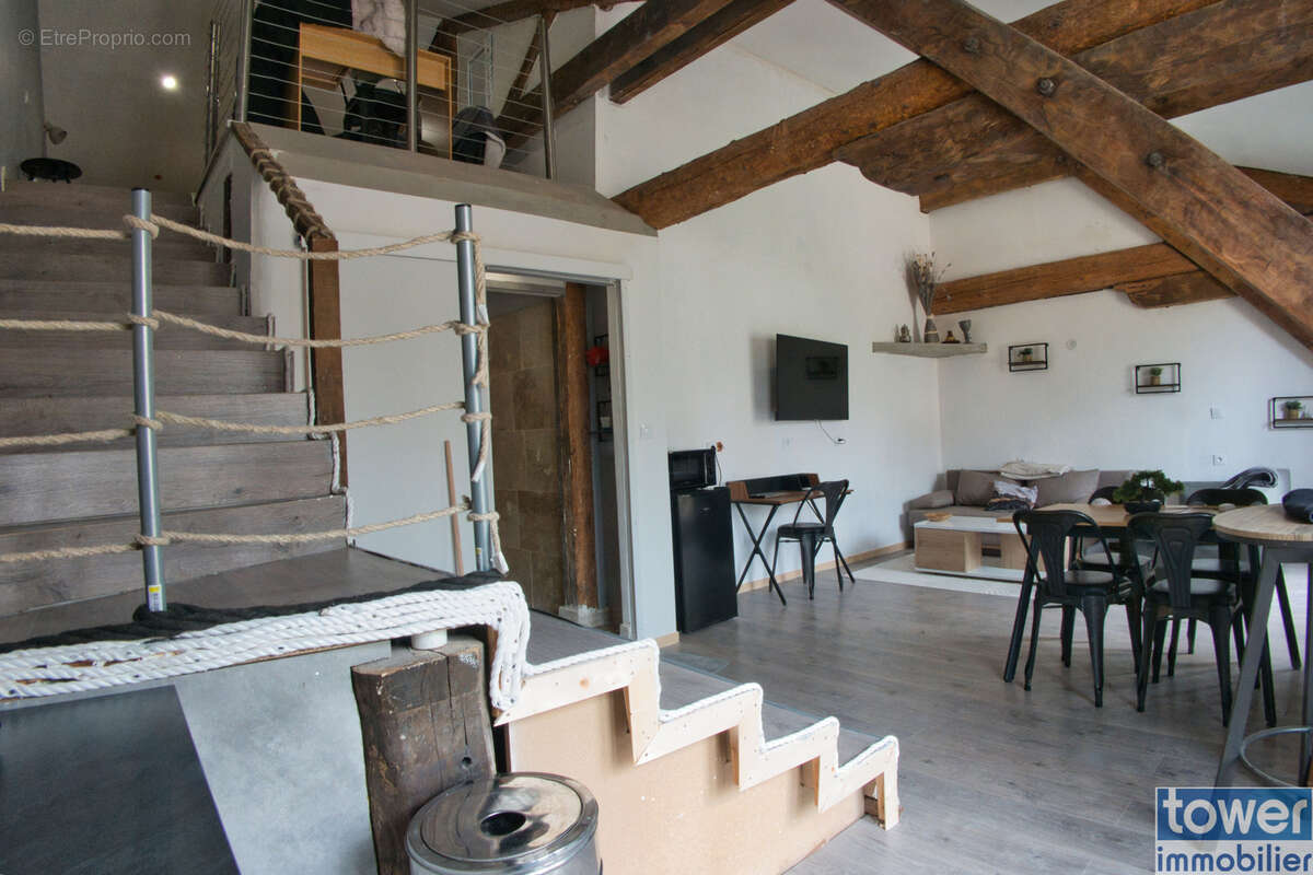 Maison en pierre intégralement restaurée - 166 m2 - 5 pièces + soub. aménagé 162 m2 - Jardinet + Terrasse - photo 8