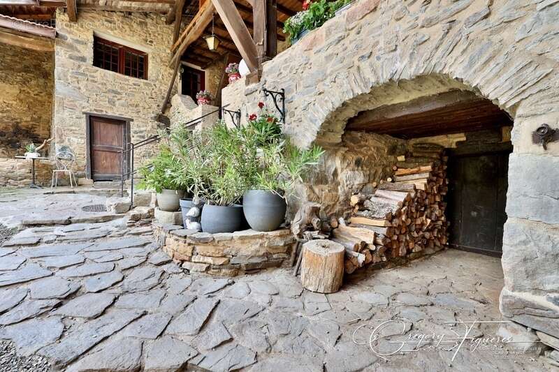 Maison à LARAJASSE