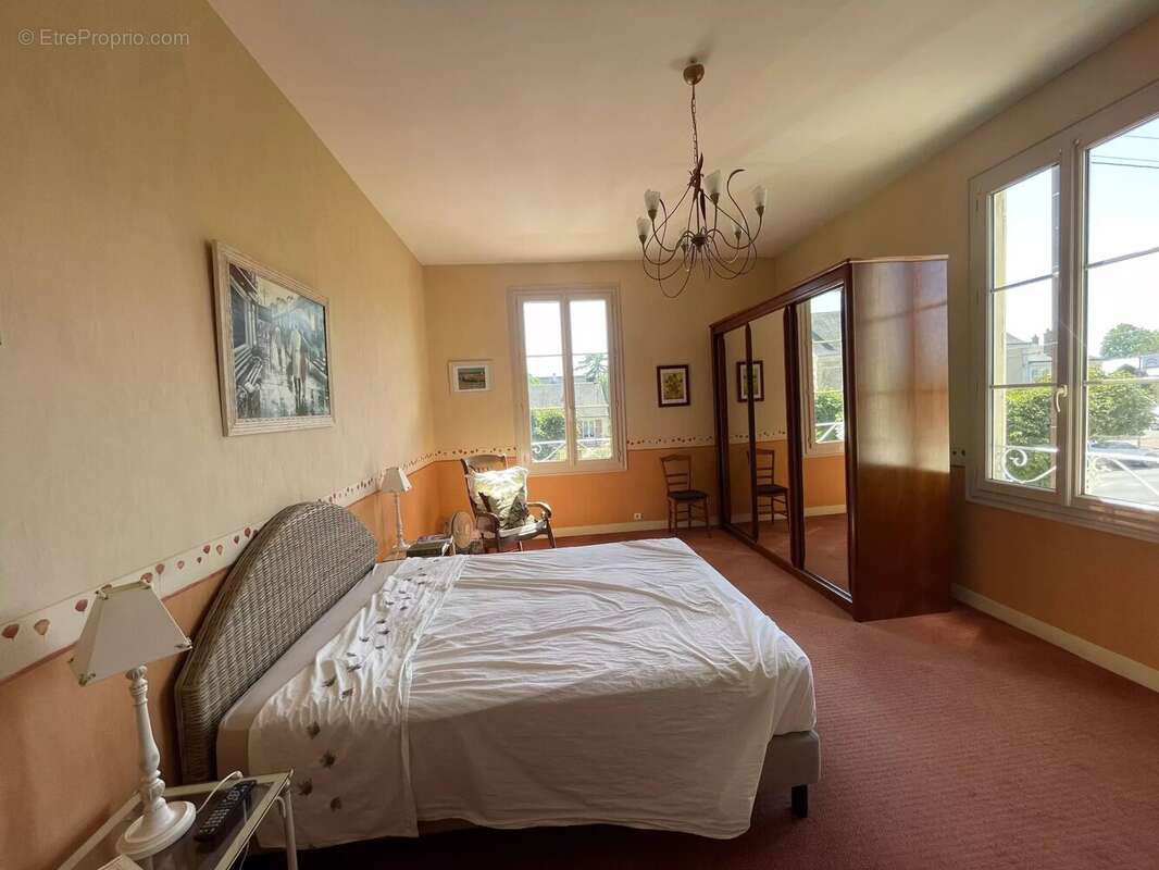 Maison à MONTREUIL-BELLAY